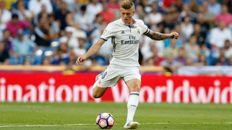 Toni Kroos disputa un juego con el Real Madrid en el Bernabéu