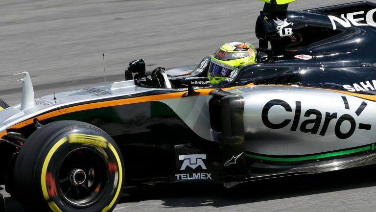 Checo Pérez durante las Prácticas Libres 2 del GP de Brasil