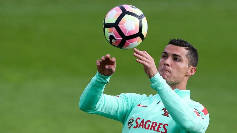 Cristiano Ronaldo en un entrenamiento con la selección portuguesa