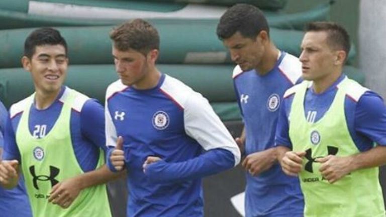 Chaco y su hijo juegan juntos en amistoso de Cruz Azul