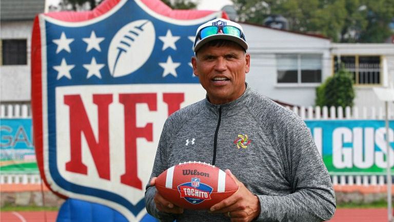 Anthony Muñoz posa para la lente de RÉCORD 