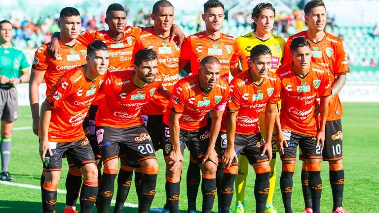 Jugadores de Chiapas posan previo al duelo contra Gallos