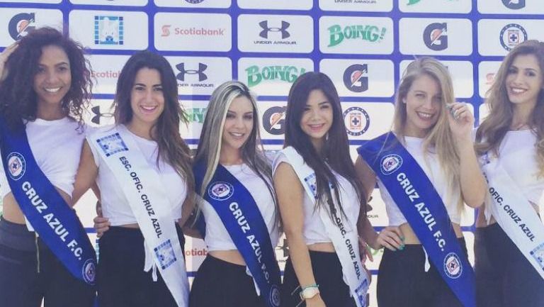 Porristas consuelan a Cruz Azul con sexy Mannequin Challenge