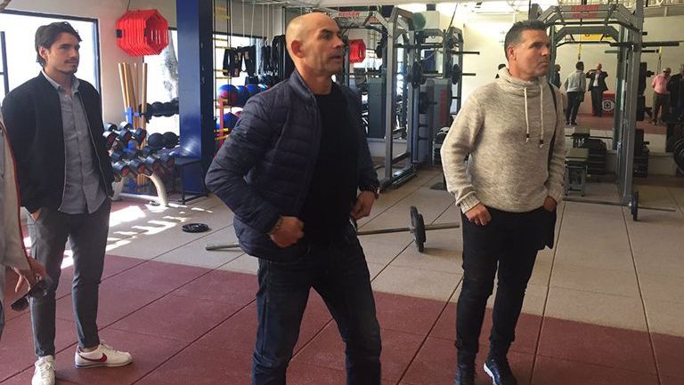 Paco Jémez recorre instalaciones de Cruz Azul