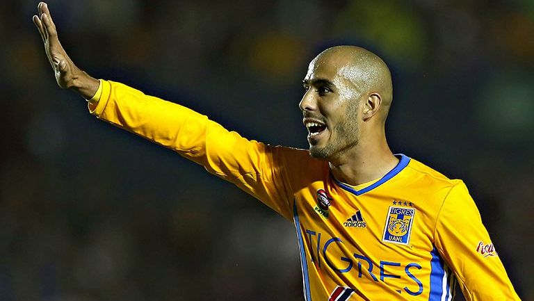 Pizarro en partido con Tigres