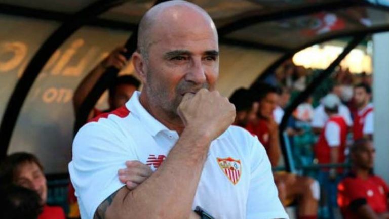 Jorge Sampaoli en un partido de Sevilla