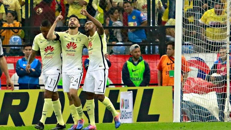 Oribe Peralta, Michael Arroyo y William Da Silva festejan tras anotar