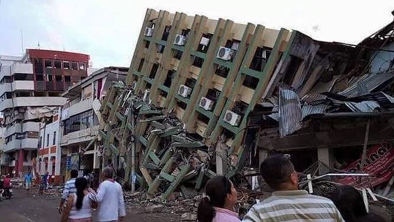 Varios edificios de Ecuador se derrumbaron por terremoto