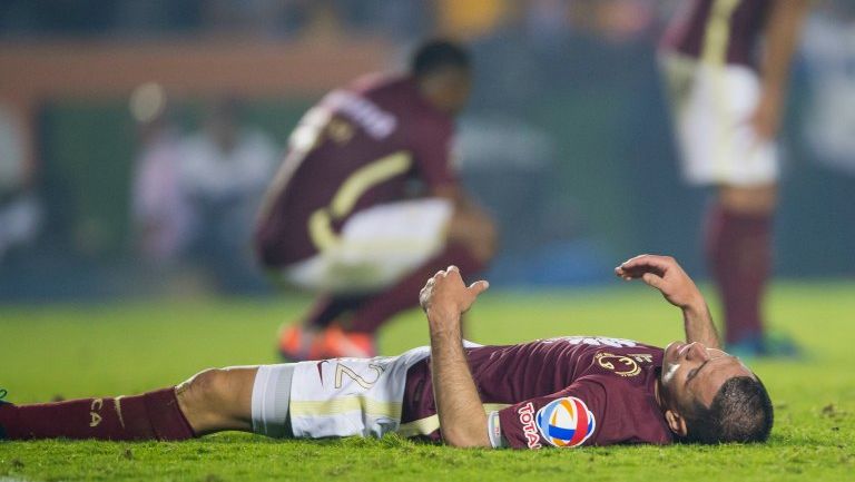 Los jugadores del América se lamentan una falla durante los penaltis