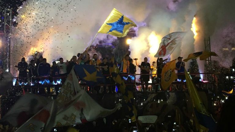 Así festejó el plantel de Tigres junto a su afición en la Macroplaza 