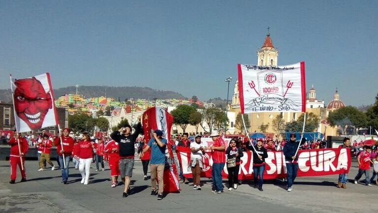 Afici n endiablada realiza caravana por Centenario de Toluca