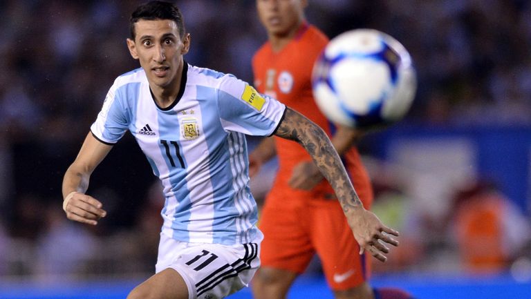 Di María disputa el duelo contra Chile en la Eliminatoria de Conmebol