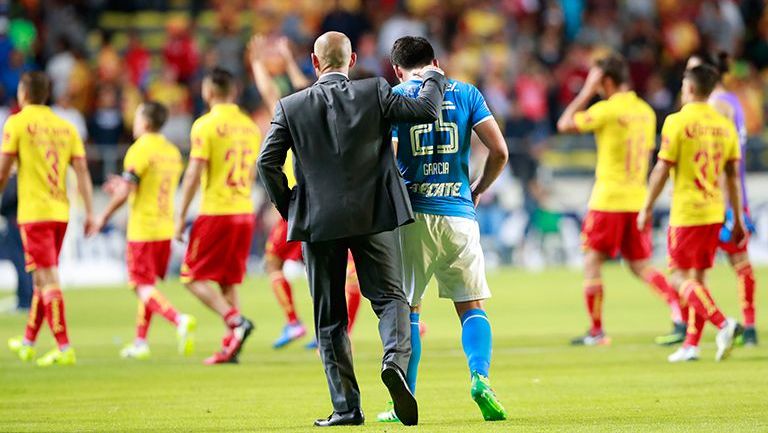 Paco Jémez consuela a García tras eliminación