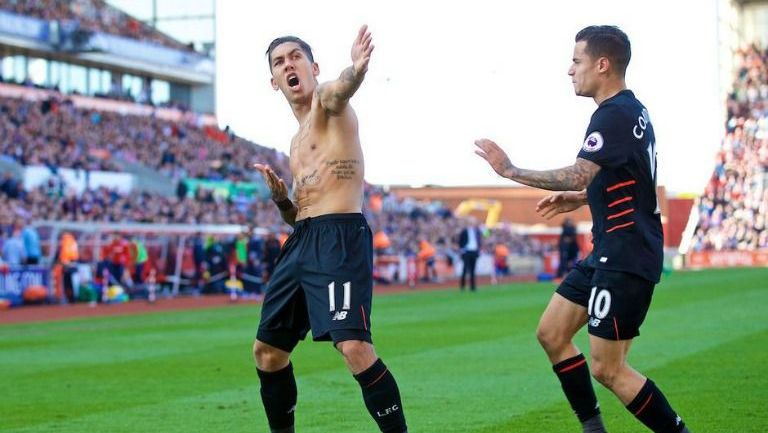 Roberto Firmino festeja su gol contra el Stoke City