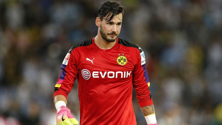 Roman Burki en un partido del Borussia Dortmund