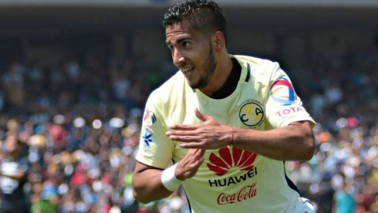 Cecilio Domínguez celebra una anotación con América