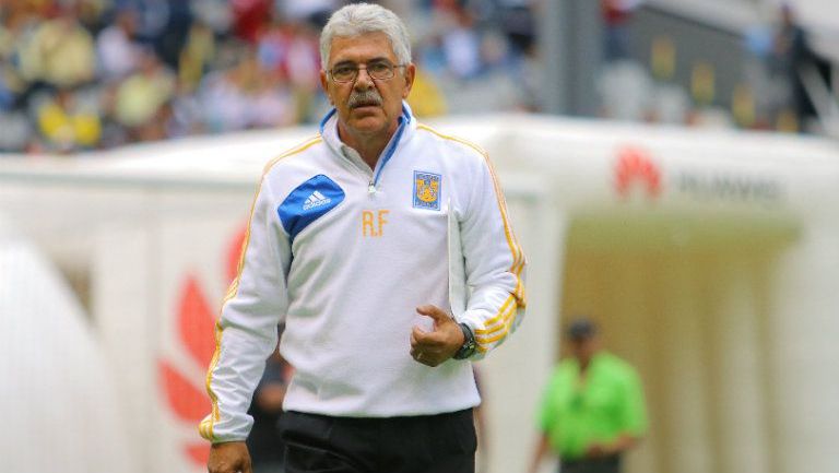 Ricardo Ferretti, durante un juego con Tigres