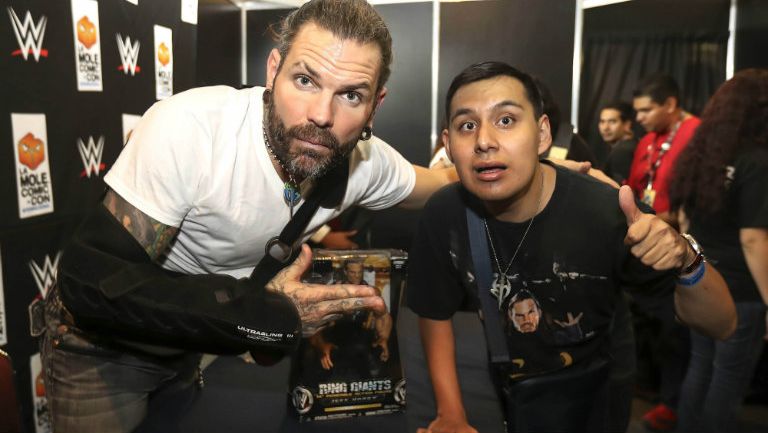 Mario Álvarez conoce al luchador Jeff Hardy