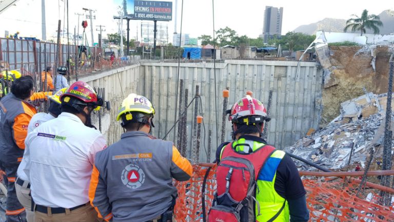 Derrumbe en Monterrey deja una persona fallecida