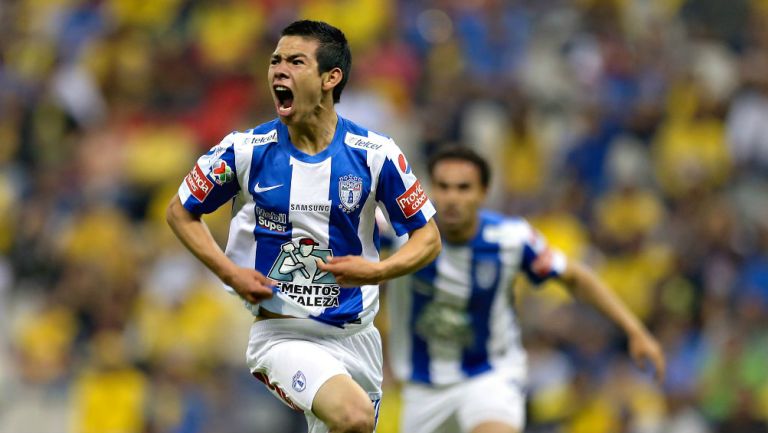 Lozano festeja anotación frente al América en el Estadio Azteca 