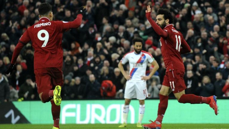 Salah y Firmino festejan un gol contra el Crystal Palace