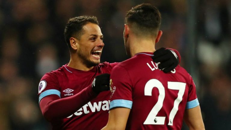 Chicharito festeja en un partido del West Ham