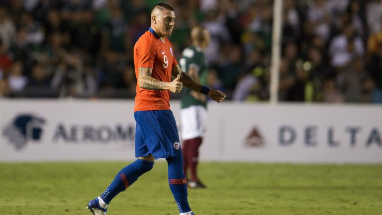 Castillo durante un partido de la selección chilena