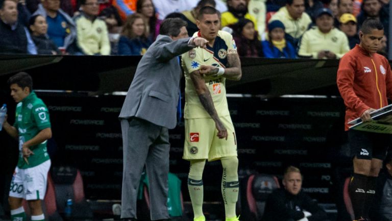 Nico Castillo durante su primer partido con el América