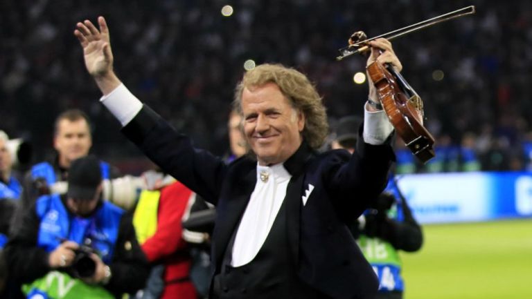 André Rieu tras su presentación en el Johan Cruyff Arena