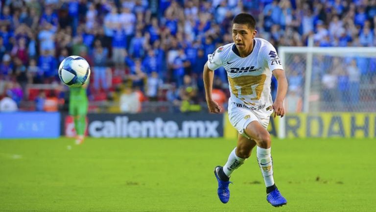 Idekel Domínguez durante un partido con Pumas