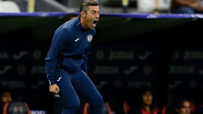 Caixinha grita en el juego contra Alebrijes