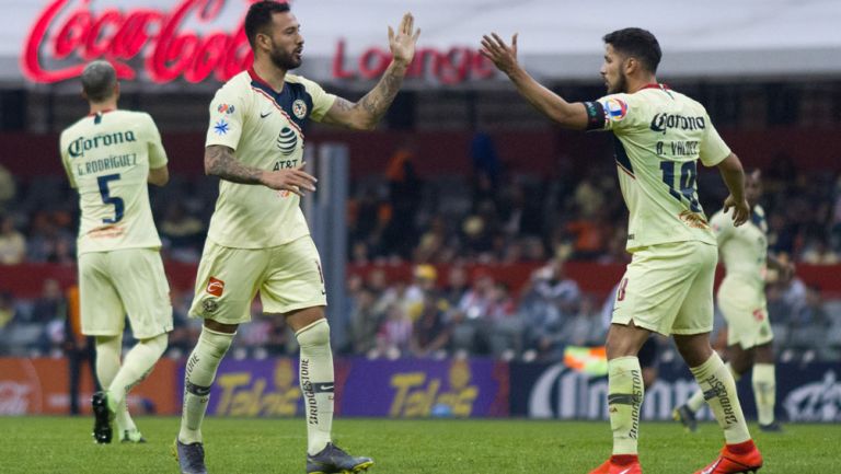 Emanuel Aguilera festeja gol con América