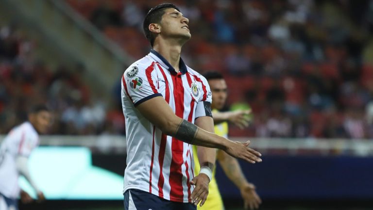 Alan Pulido lamenta error en duelo con Chivas