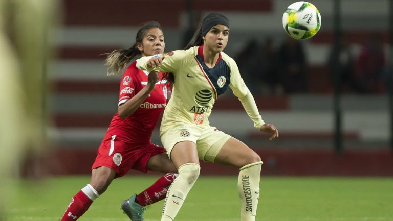 Viviana Michel lucha por la esférica en duelo contra Toluca