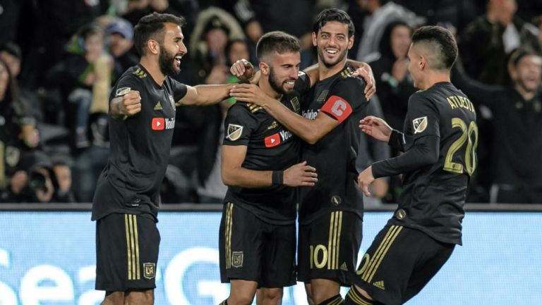 Carlos Vela celebra una anotación con el LAFC