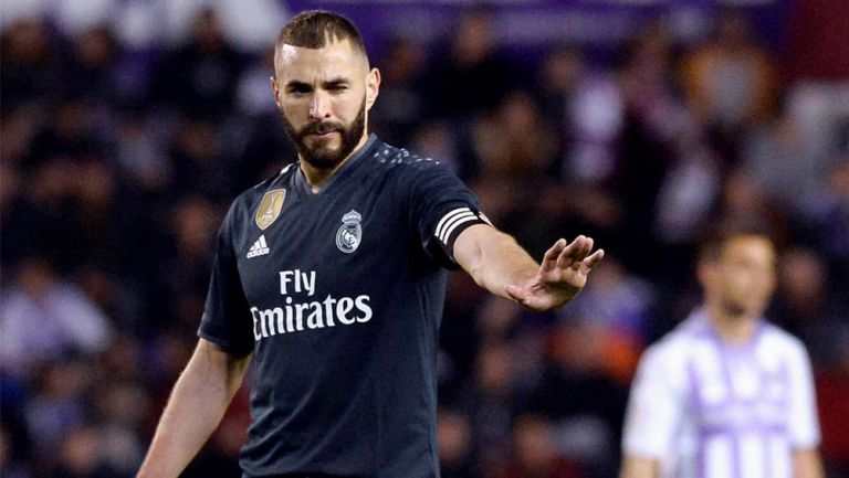 Benzema festaja gol ante el Valladolid