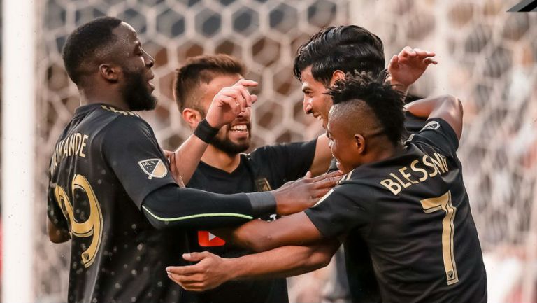 Jugadores del LAFC festejan un gol