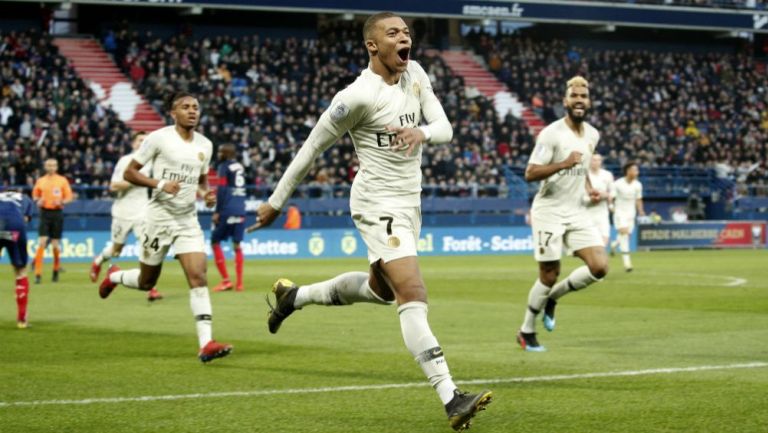 Mbappé festeja un gol con el PSG