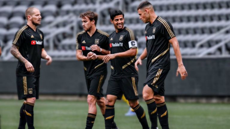 Carlos Vela con sus compañero de LAFC 