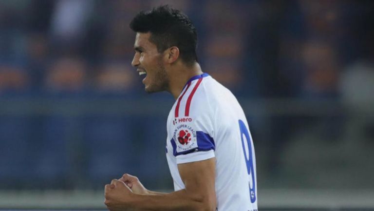 Ulises Dávila festeja un gol con el Delhi Dynamos