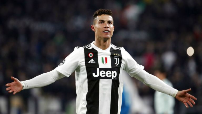 Cristiano festeja anotación frente a los aficionados del Atleti 