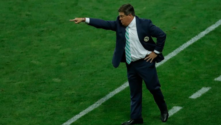 Miguel Herrera durante el Clásico Nacional