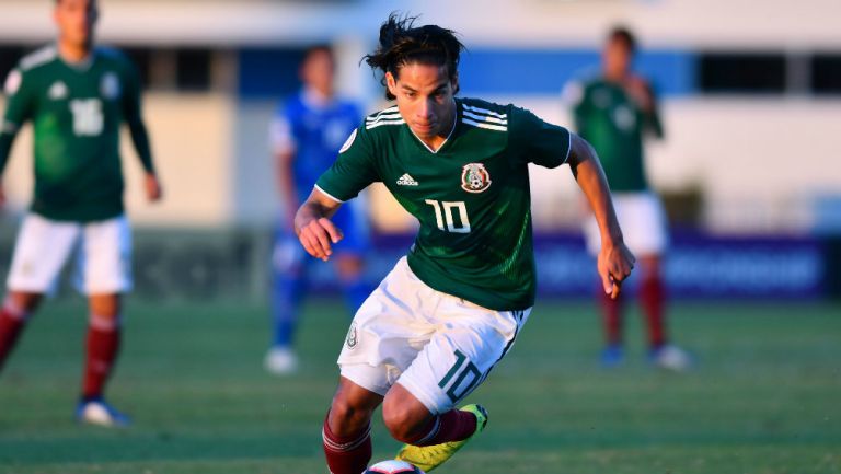 Diego Lainez durante un juego del Tri Sub 20