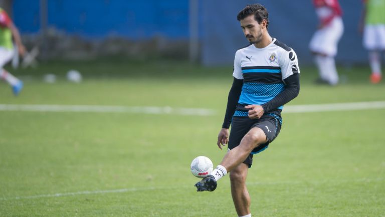 Osvaldo Alanís durante un entrenamiento con Chivas