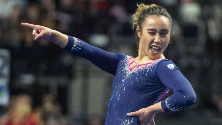 Katelyn Ohashi, durante su rutina