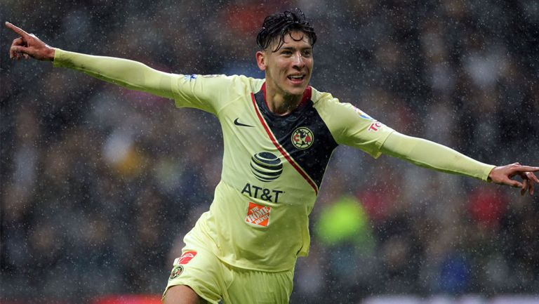 Edson Álvarez celebrando un gol con el América 