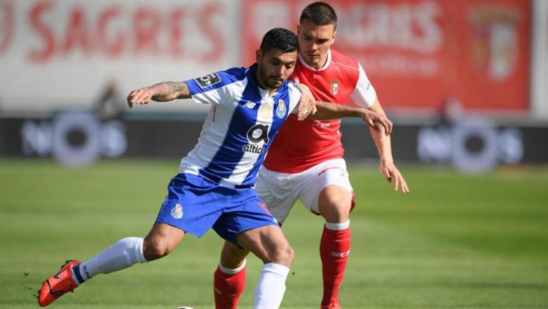 Corona durante el partido contra Braga