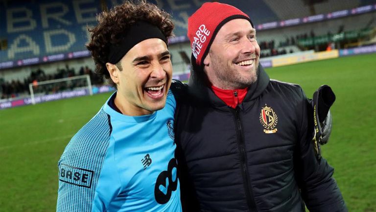 Guillermo Ochoa, feliz tras un duelo con el Standard de Lieja