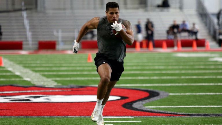 Máximo González durante el NFL International Pro Day