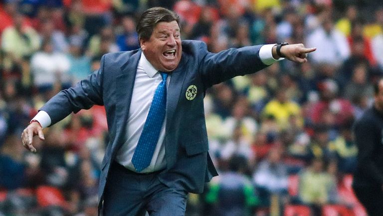 Miguel Herrera en el partido contra Xolos